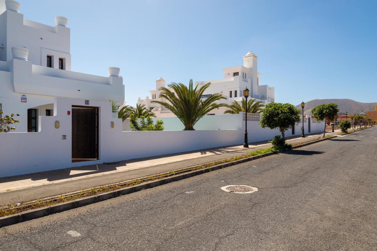 Casa Blanca Villa *
