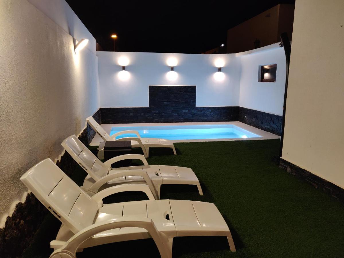 Sunny Paradise, Heater Pool Villa Corralejo