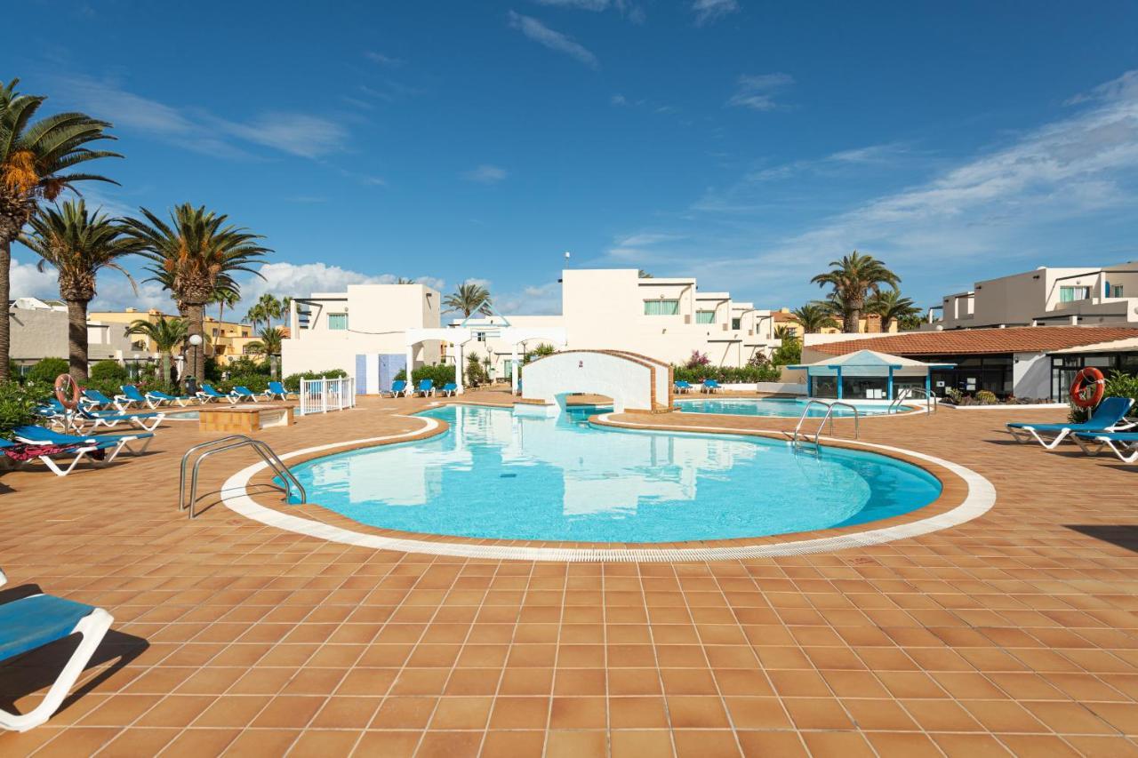Apartment Homeforguest Con Terraza Y Piscina En *