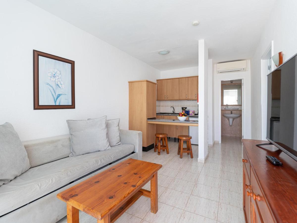 Apartamento 1 Con Terraza Y Piscina En Apartment *
