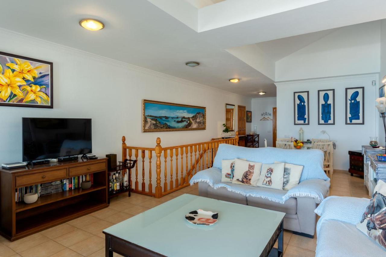 Marina Ii Beachfront By Holidays Villa *