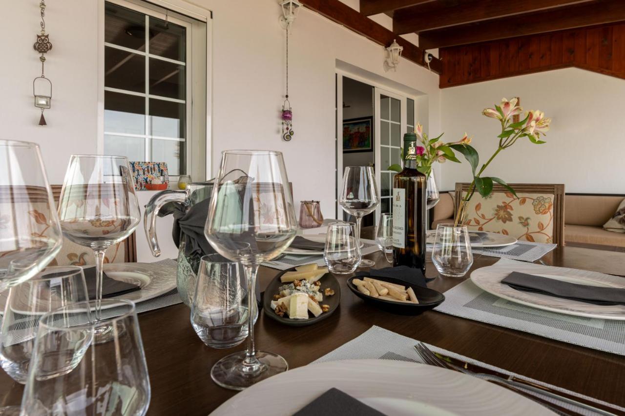 Marina Ii Beachfront By Holidays Villa *