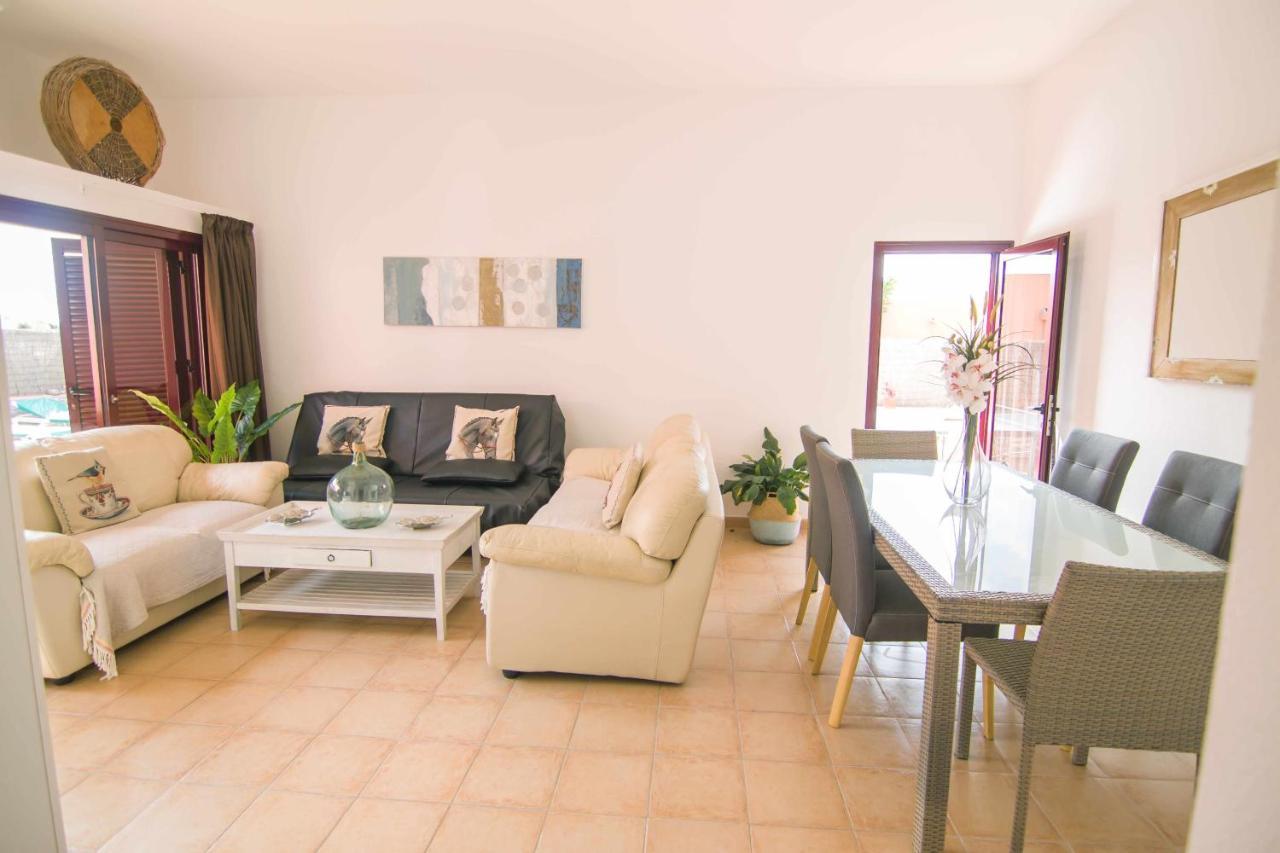 Anju De Tres Con Piscina Villa Corralejo