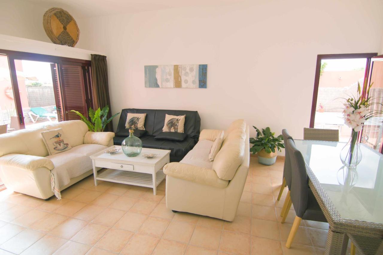 Anju De Tres Con Piscina Villa