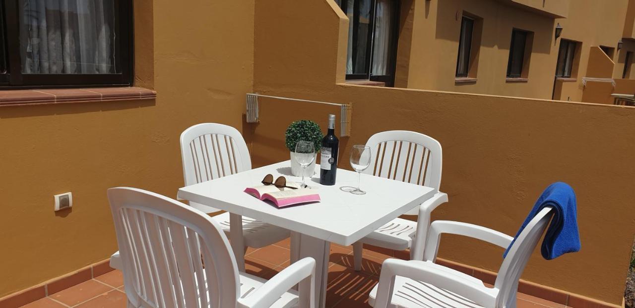 Apartamento Apto 79 Dos Dormitorios *