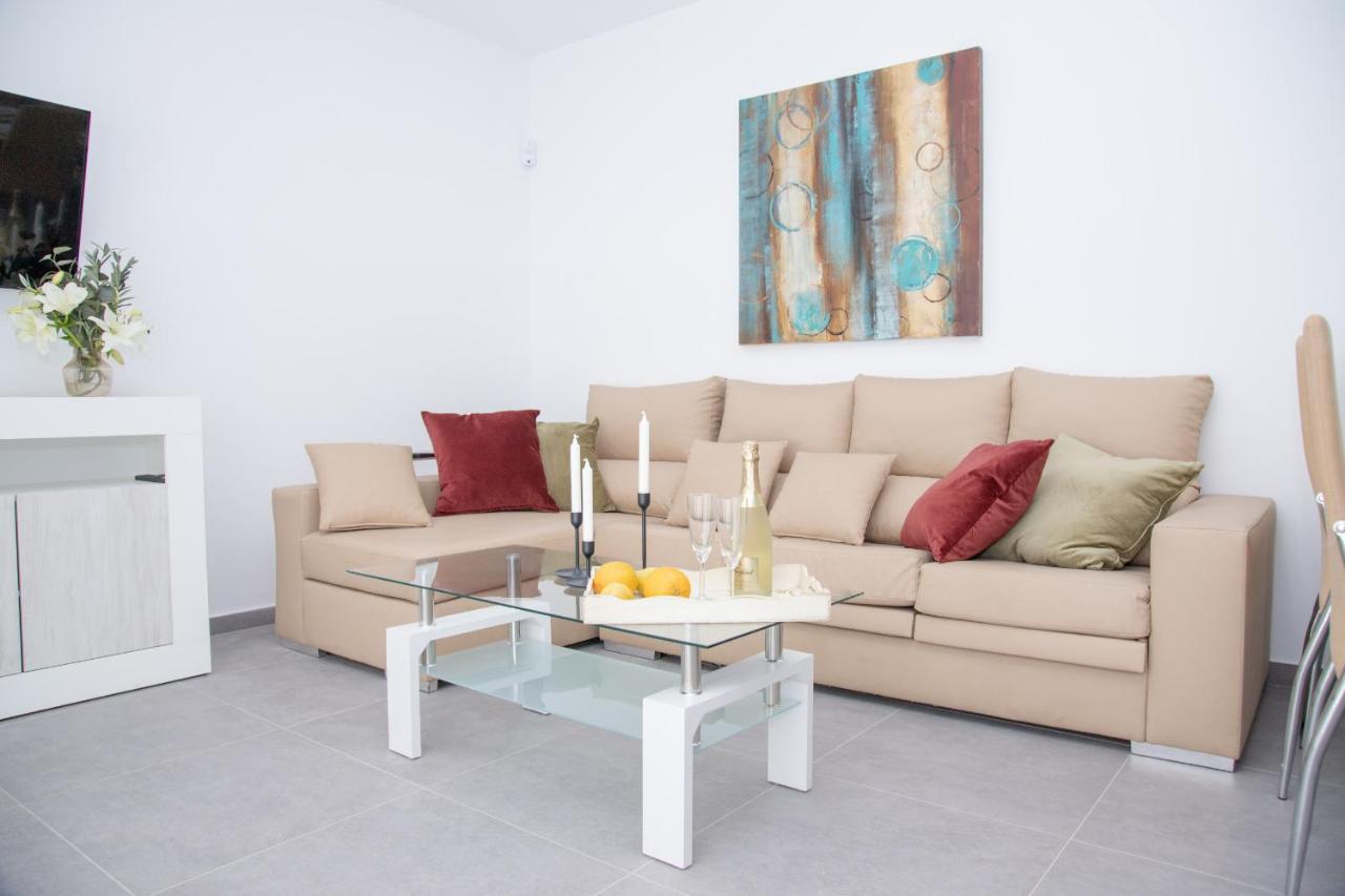 Family 6 Beachfront By Holidays * Corralejo