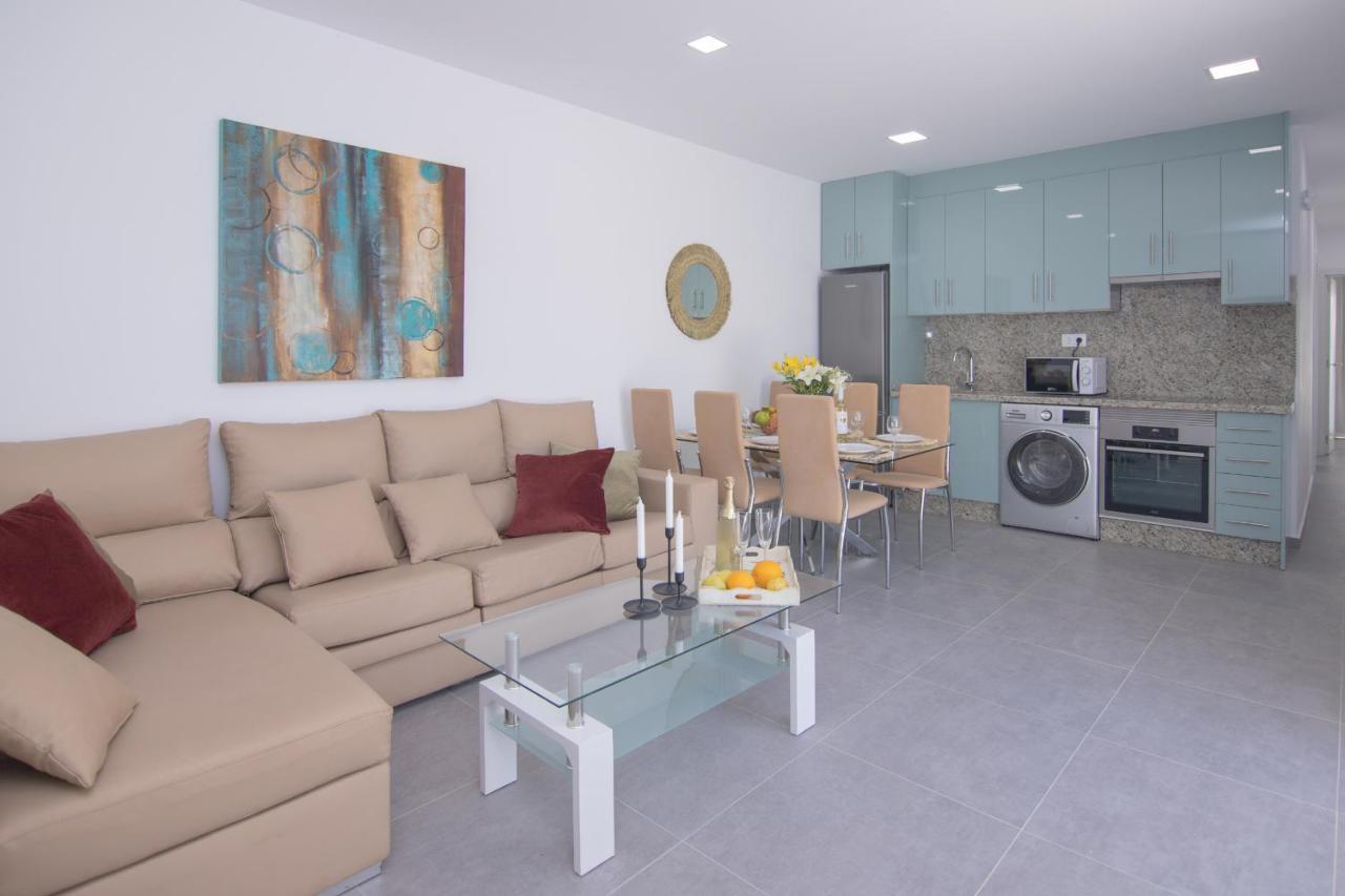 Family 6 Beachfront By Holidays *