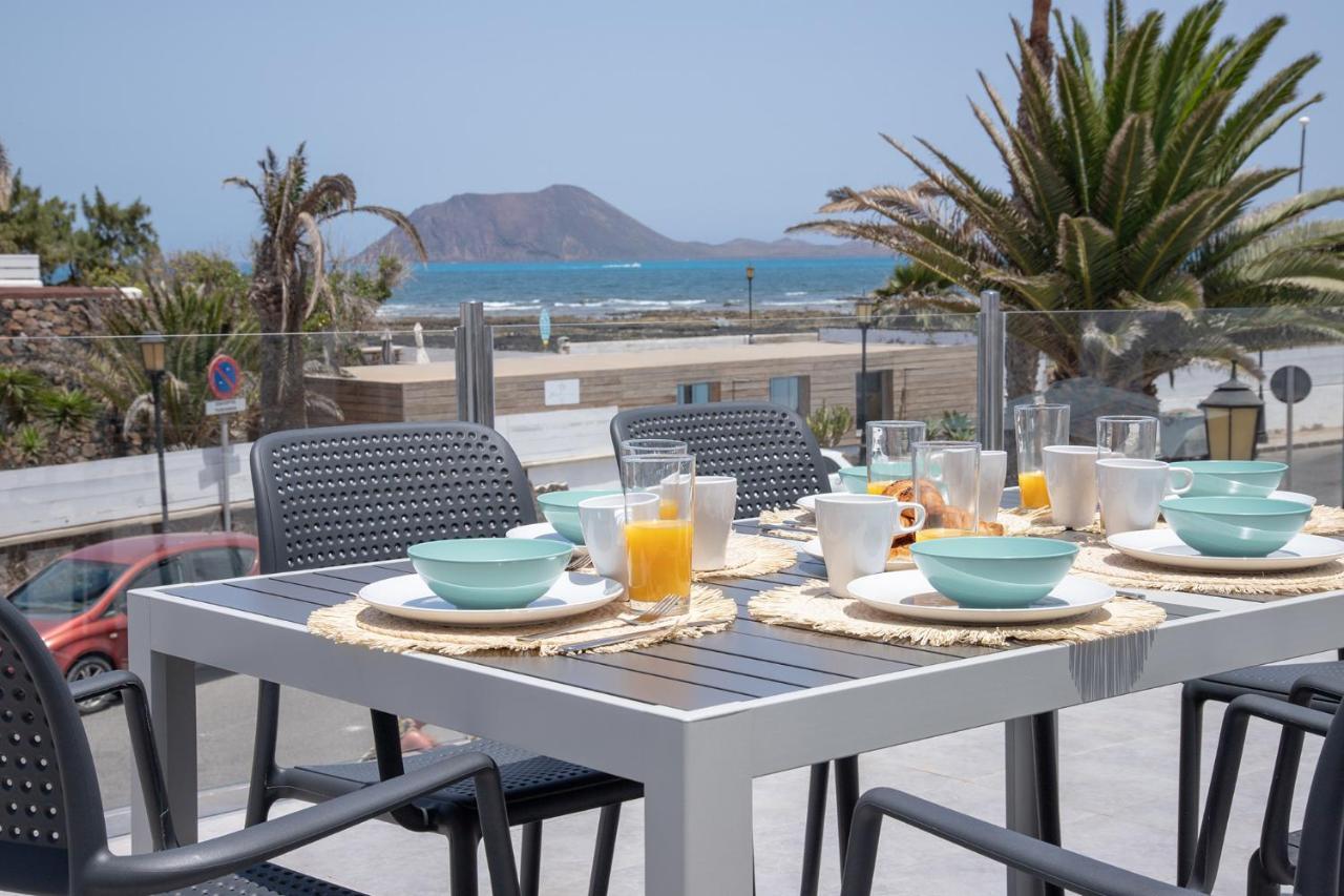 2 Beachfront By Holidays *