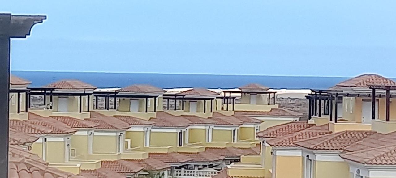 Serene Oasis: Private Pool With Hot Tub And Modern Comforts * Corralejo