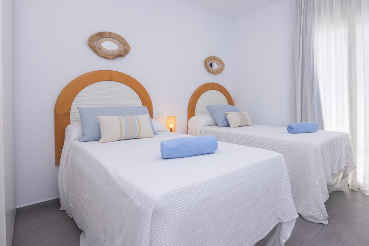 Family 6 Beachfront By Holidays Apartment *