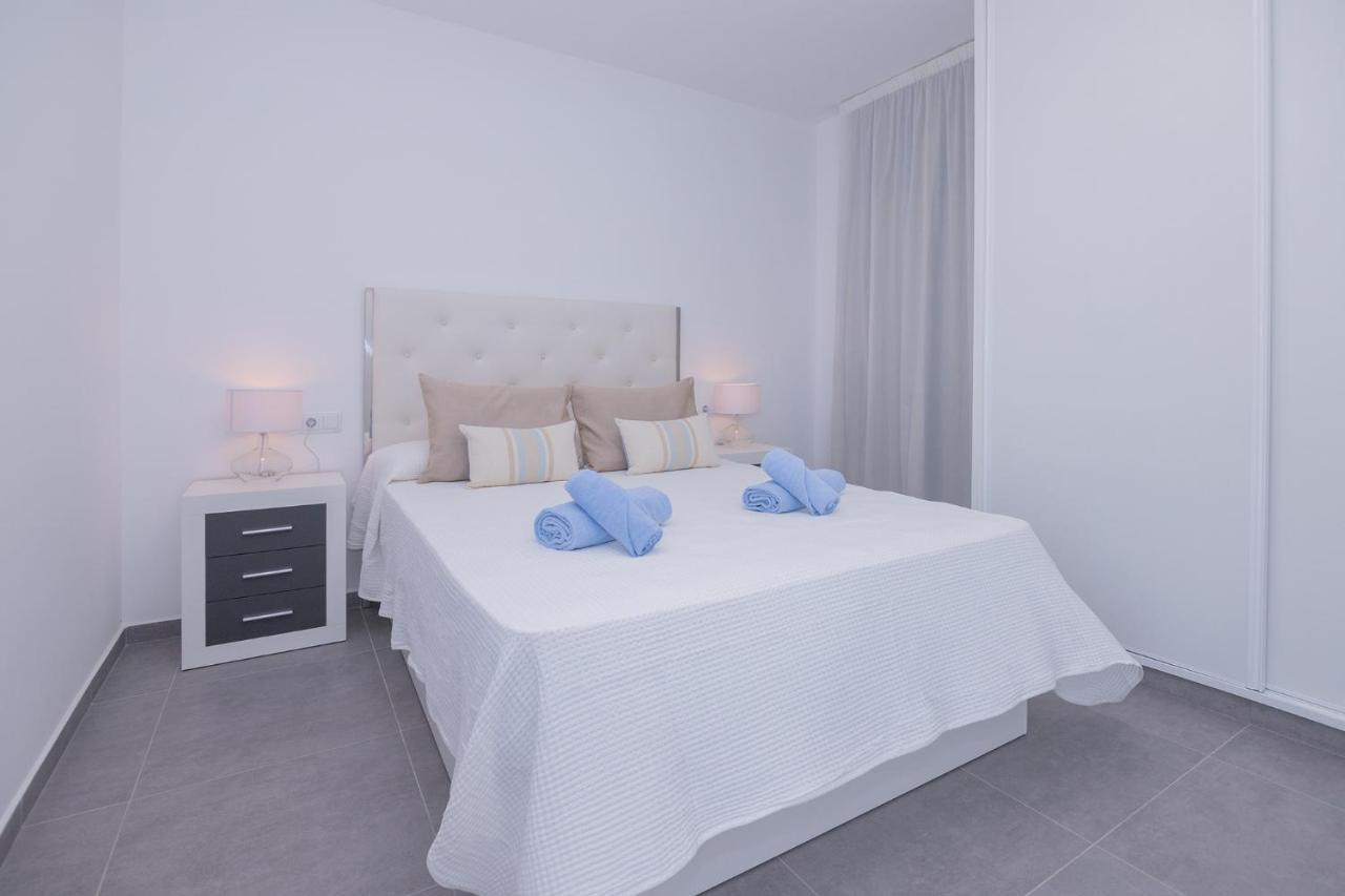 2 Beachfront By Holidays *