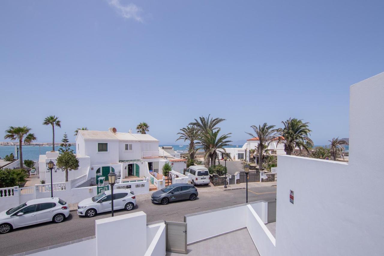 2 Beachfront By Holidays Apartment
