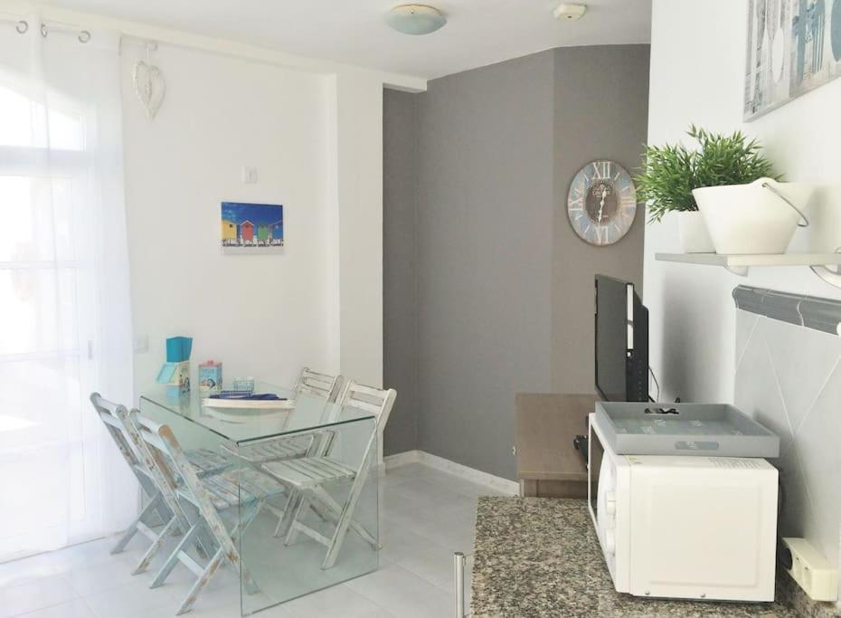 Lovely - Pool Front, Private Roof Terrace, Wifi Fiber Optic Corralejo