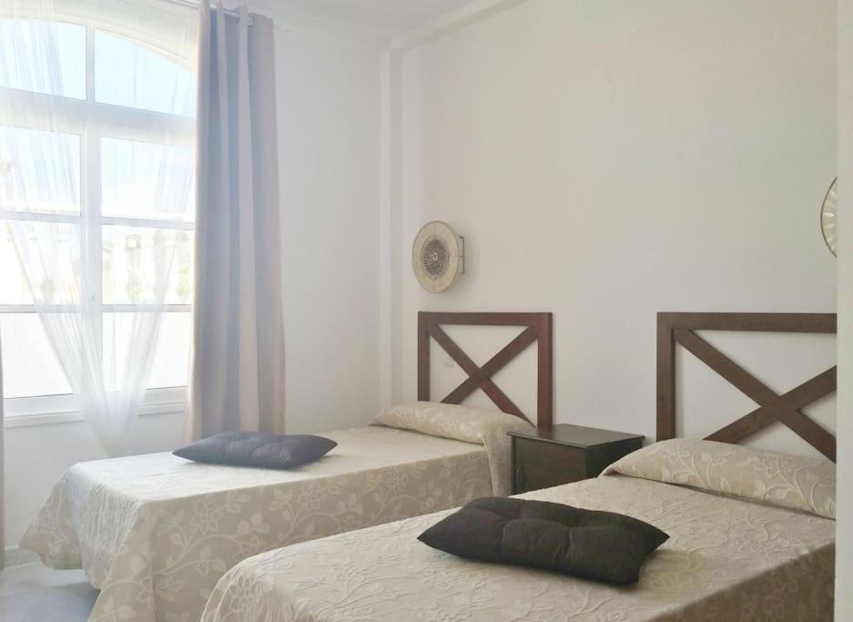 Lovely - Pool Front, Private Roof Terrace, Wifi Fiber Optic Corralejo