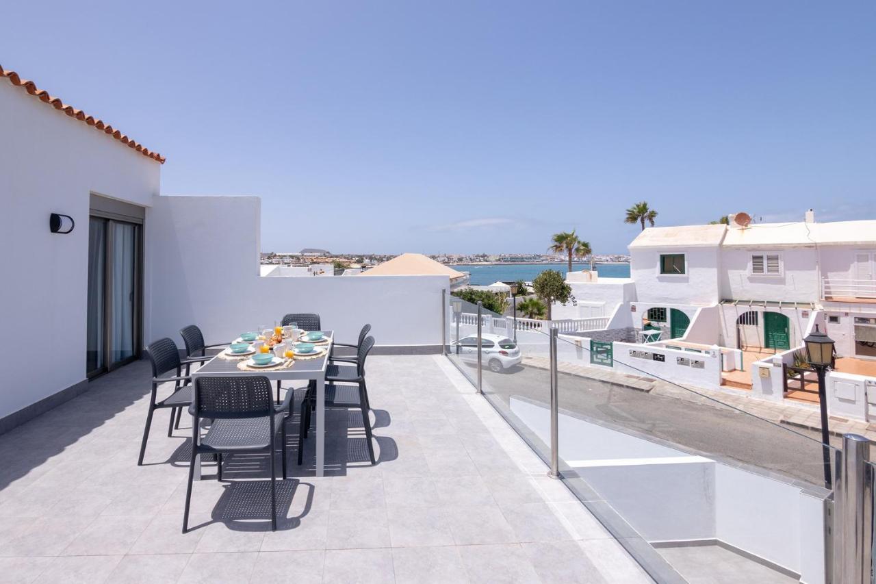 2 Beachfront By Holidays *