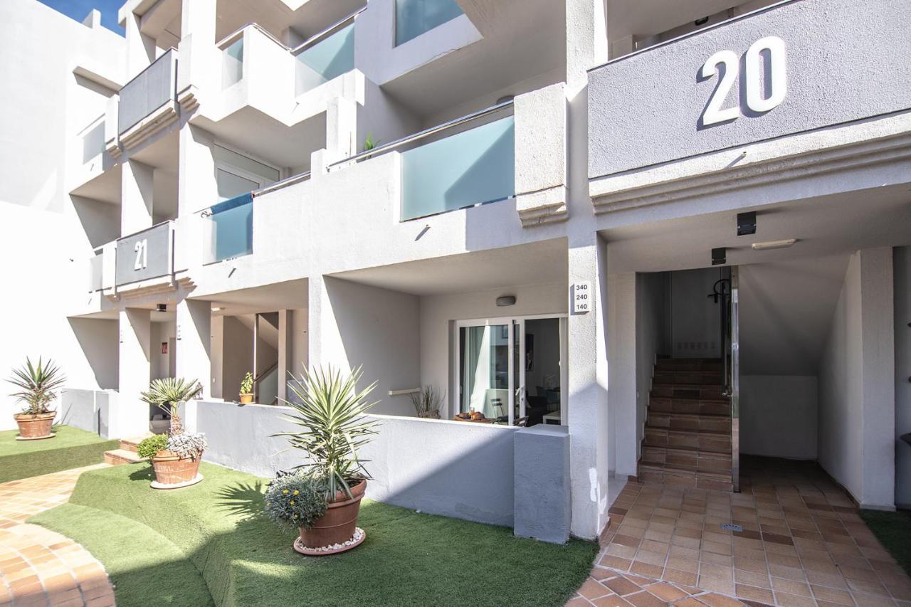 Urban Sun 140 Pool By Holidays Apartment