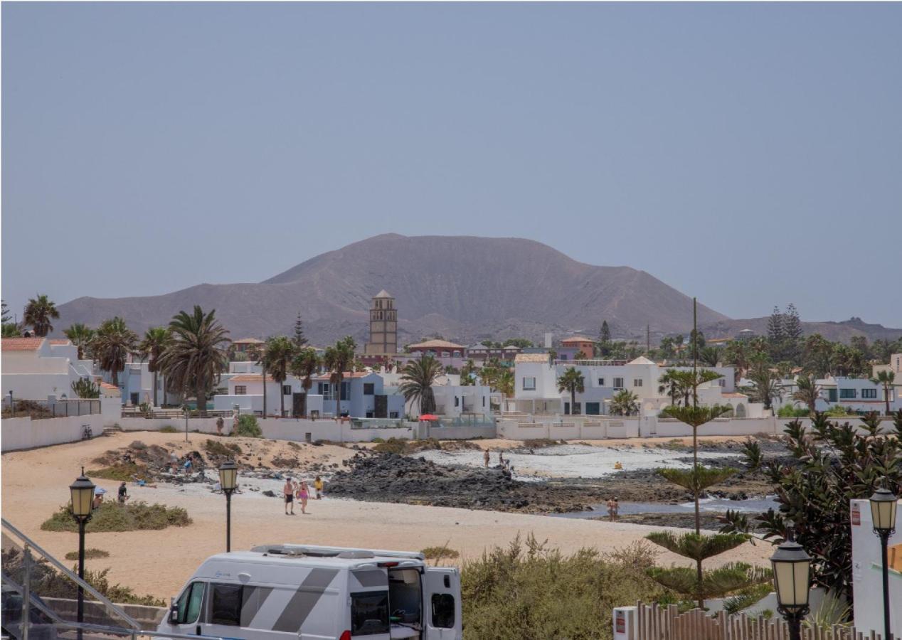 Family 6 Beachfront By Holidays Apartment *