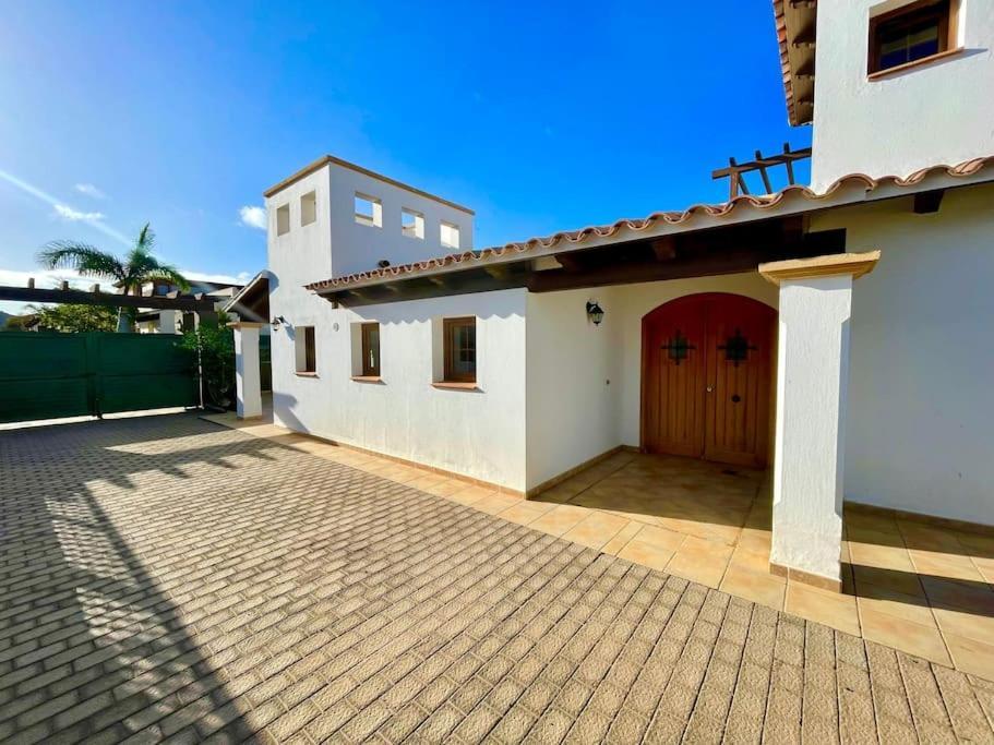 Stunning Amanecer Villa