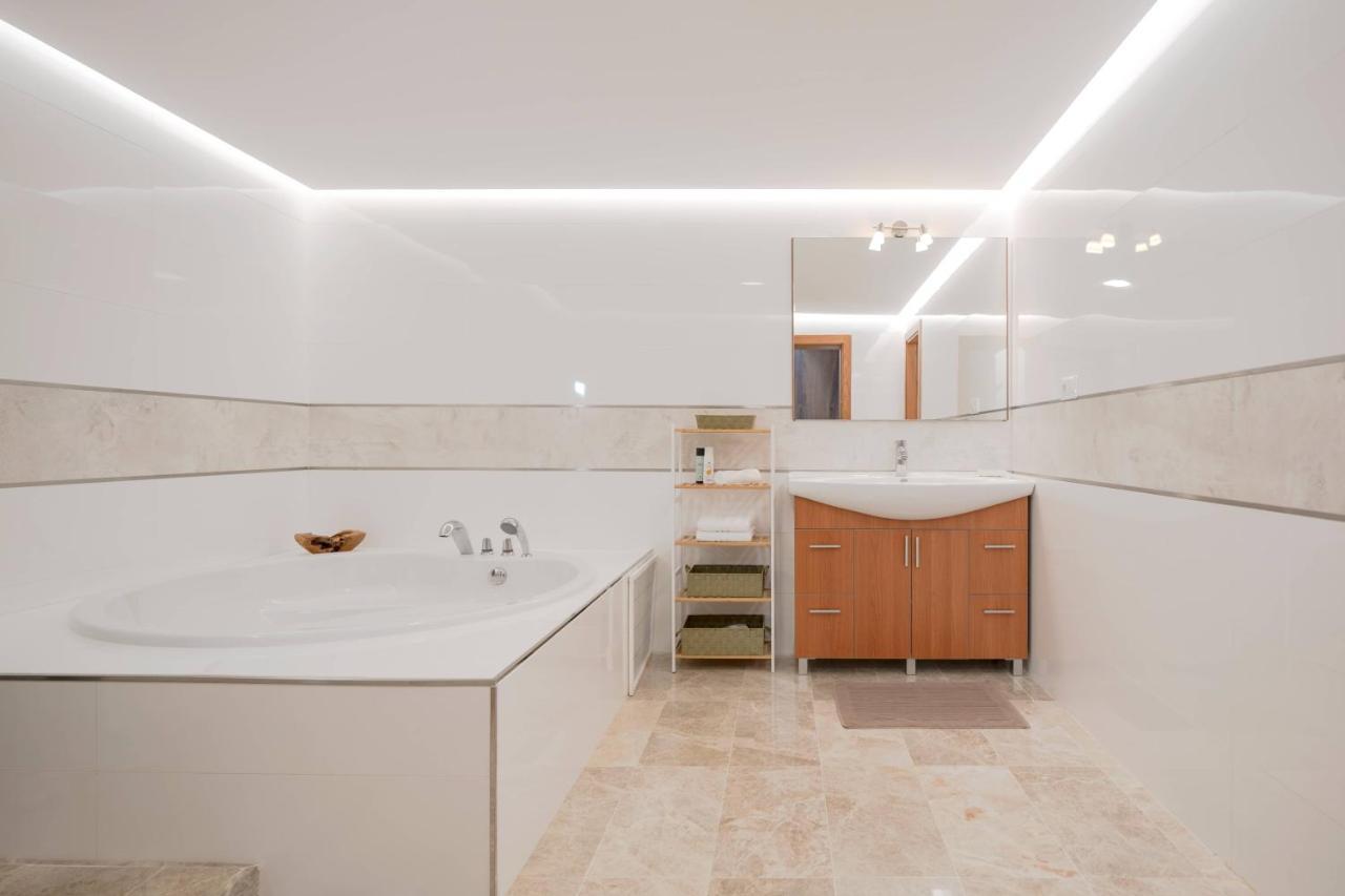 The Moss - Luxury In Near The Corralejo
