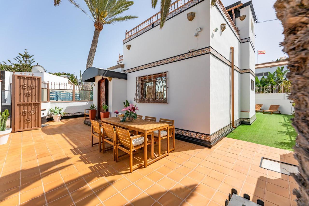 Bay Beachfront By Holidays Villa