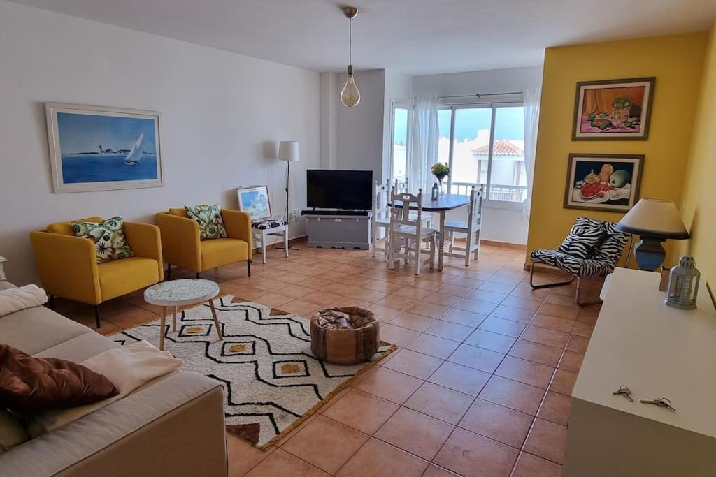 Gilda: Beautiful Spacious Apartment. Seaview From Rooftop Terrace