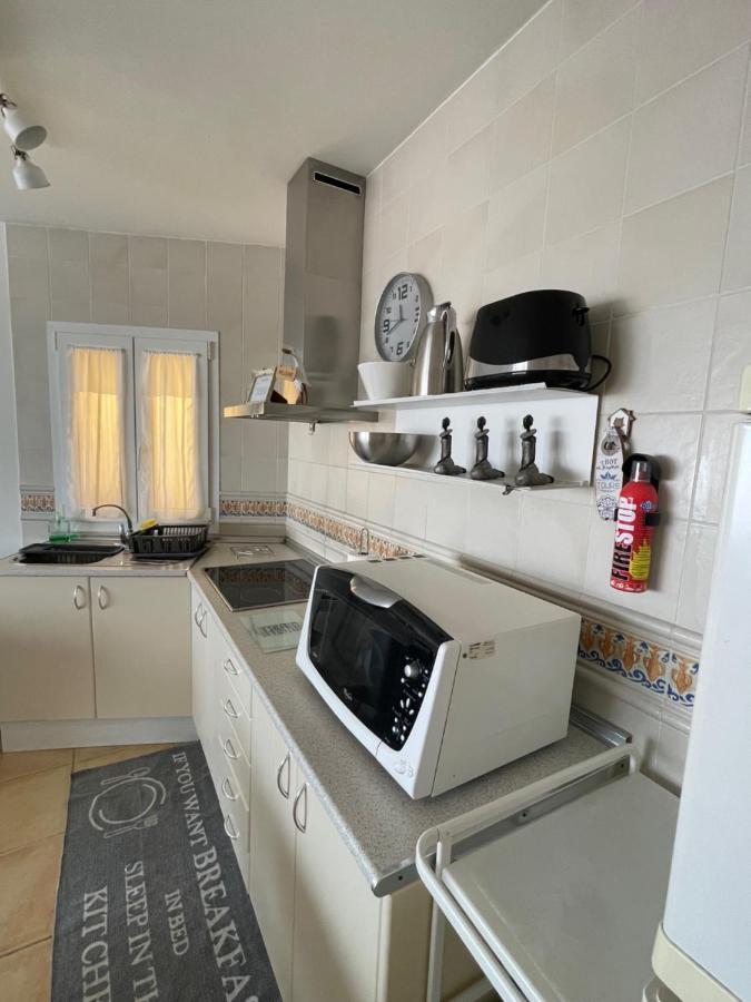 Ocean View Haven: Beachfront Retreat With Fiber Optic Internet *