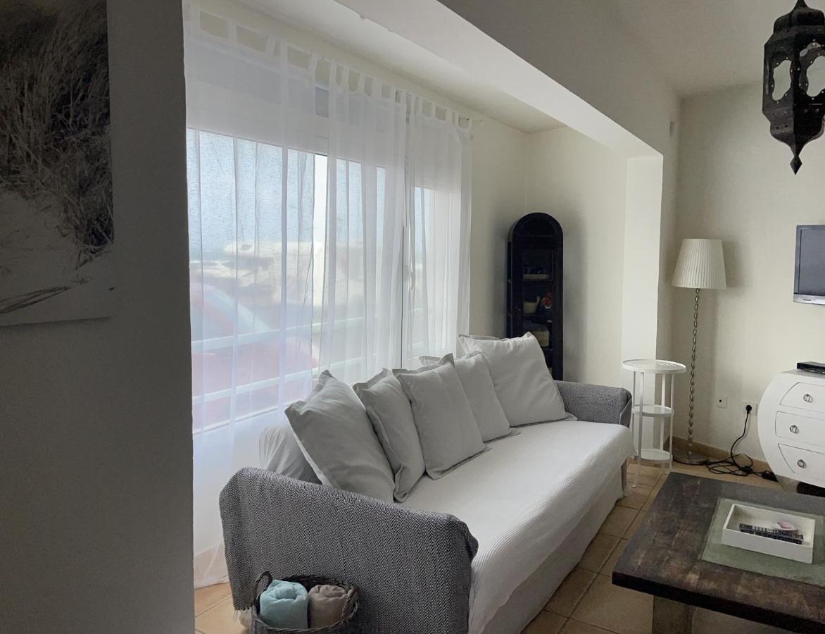 My Ocean !!! Breathtaking Location, Steps To The Ocean, Spacious Sea View, Fully Equipped And Well-furnished With Private Entrance And High-speed Fiber Optic Internet Corralejo