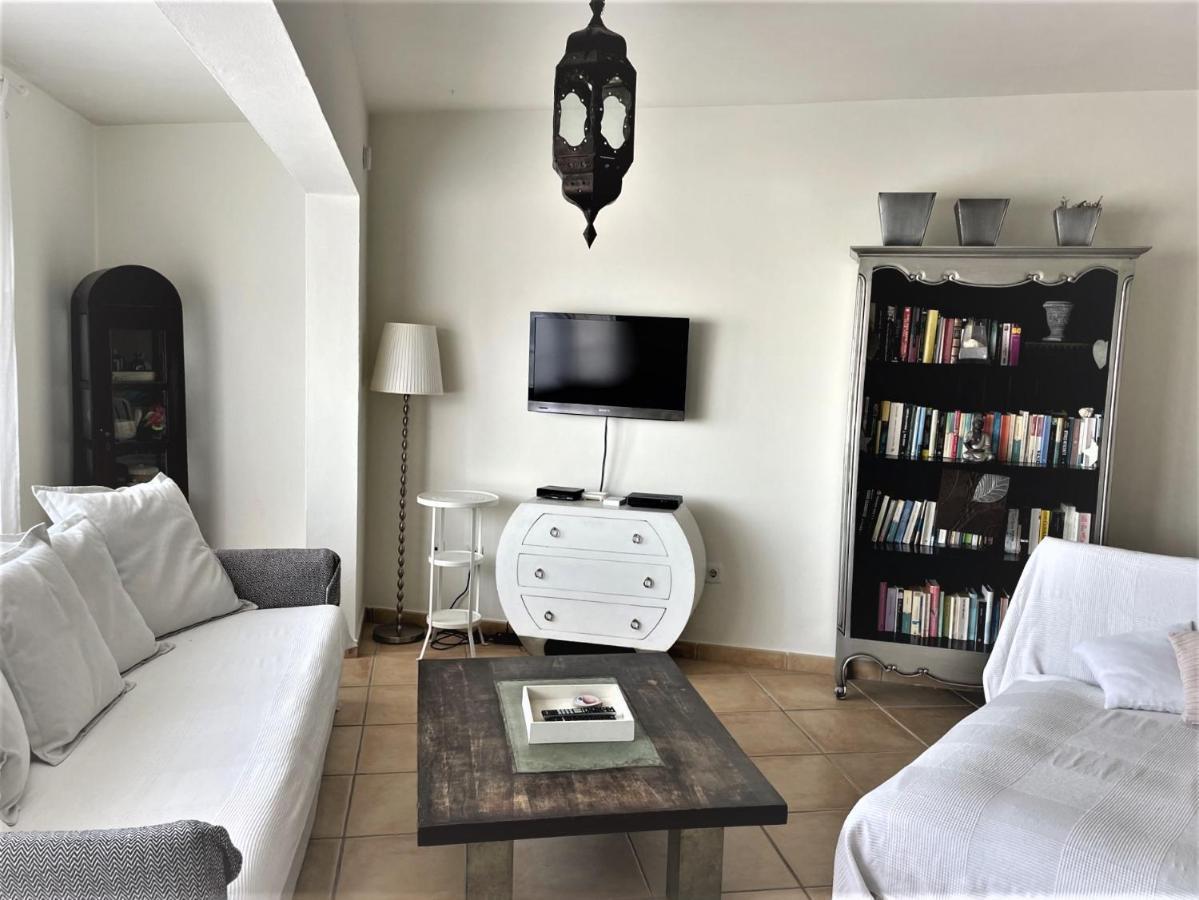My Ocean !!! Breathtaking Location, Steps To The Ocean, Spacious Sea View, Fully Equipped And Well-furnished With Private Entrance And High-speed Fiber Optic Internet