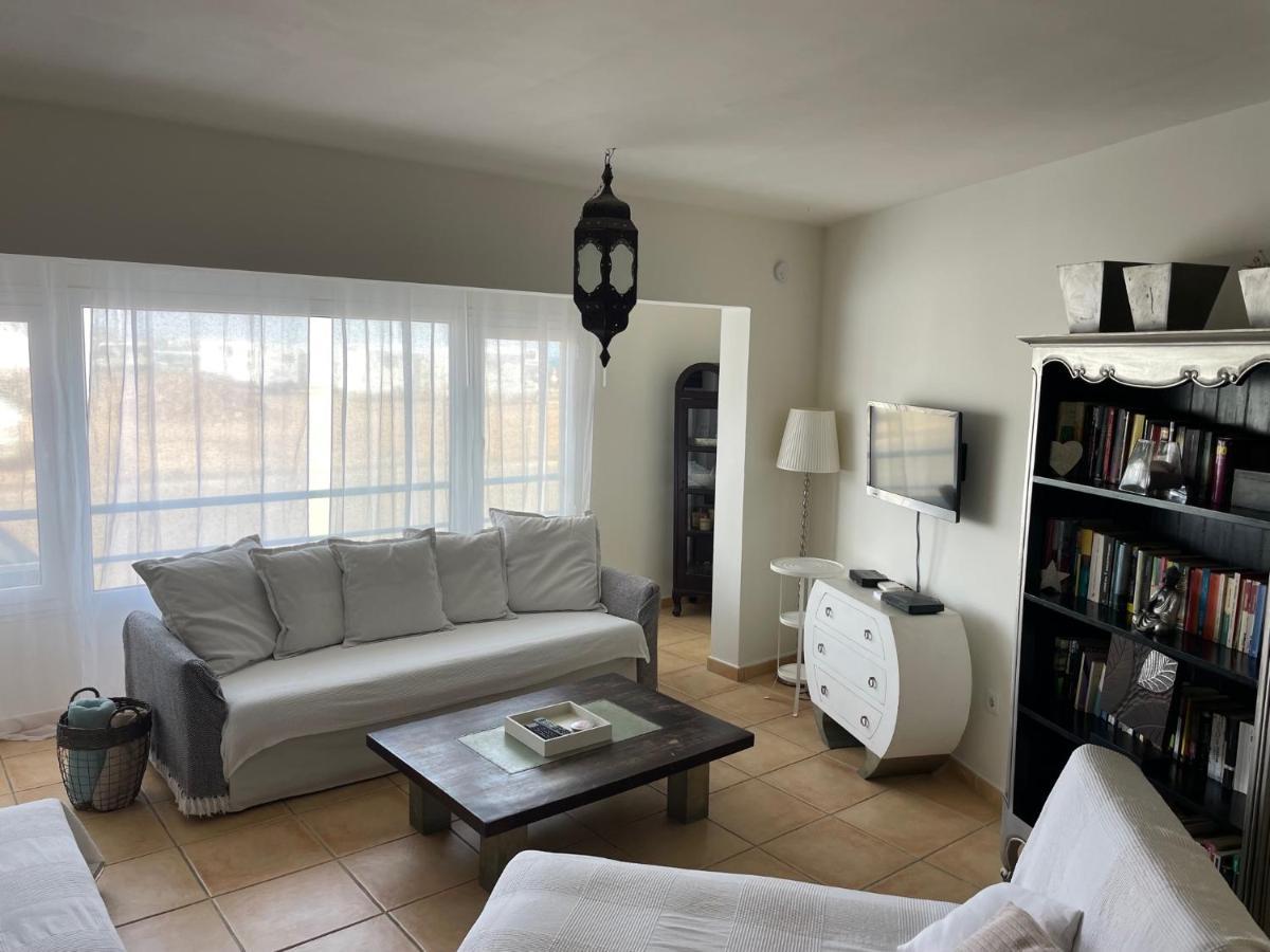 Apartment My Ocean !!! Breathtaking Location, Steps To The Ocean, Spacious Sea View, Fully Equipped And Well-furnished With Private Entrance And High-speed Fiber Optic Internet *