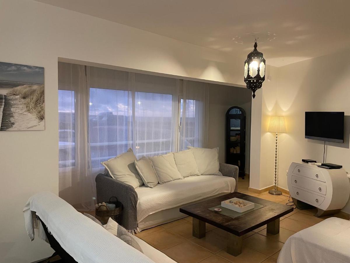 My Ocean !!! Breathtaking Location, Steps To The Ocean, Spacious Sea View, Fully Equipped And Well-furnished With Private Entrance And High-speed Fiber Optic Internet Apartment Corralejo