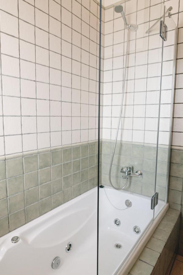 Moderne Met Verwarmd Zwembad In *