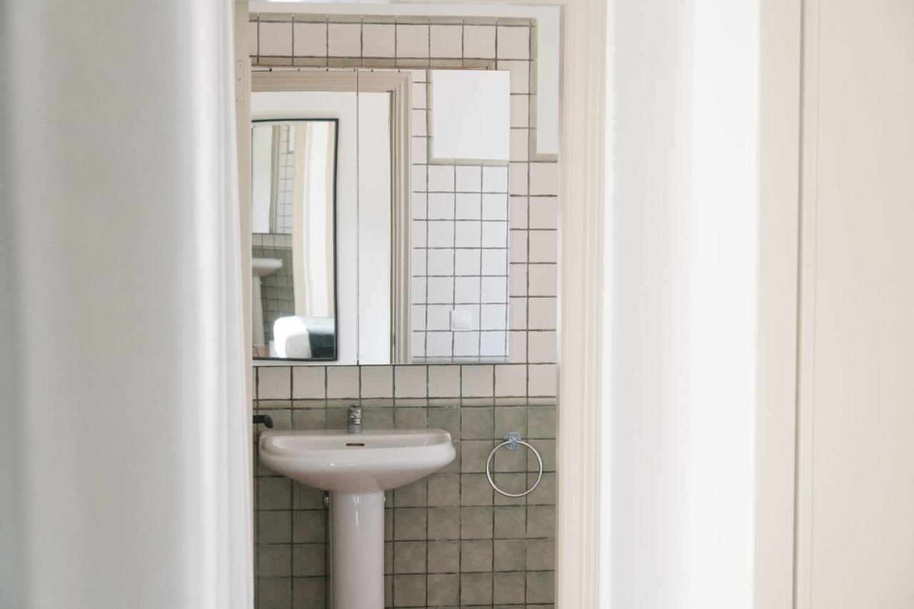 Moderne Met Verwarmd Zwembad In