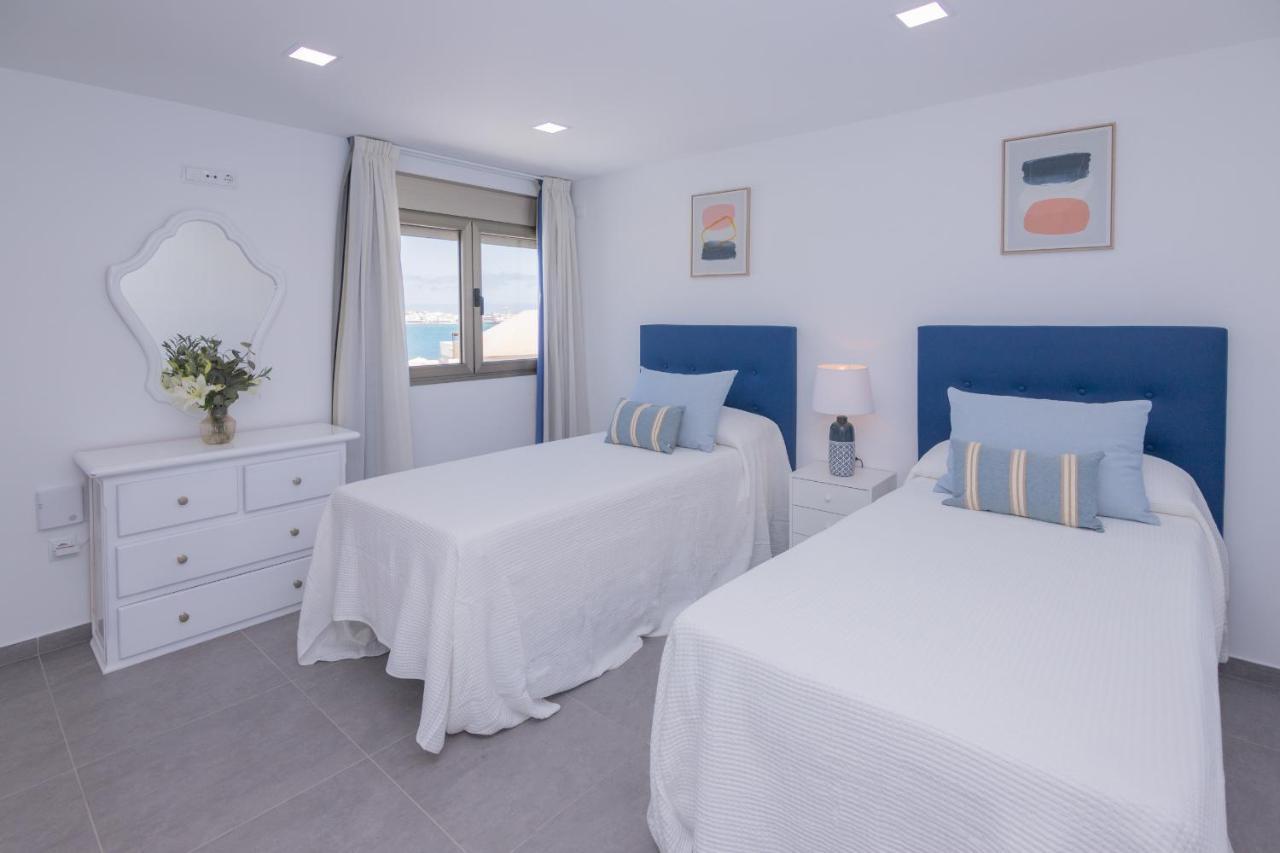 5 Beachfront By Holidays * Corralejo