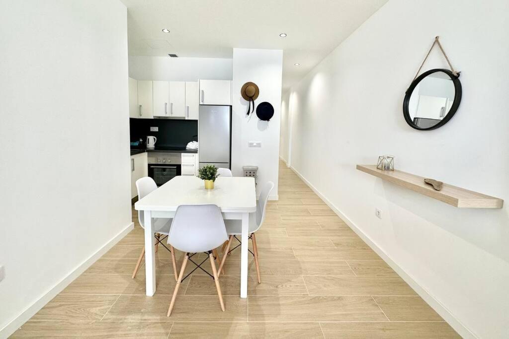 La Gofio En El Centro De Corralejo, Dos Habitaciones, Dos Banos, Terraza Privada Y Wi-fi *
