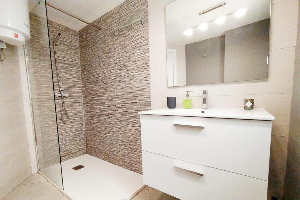 Lotus Apartment *