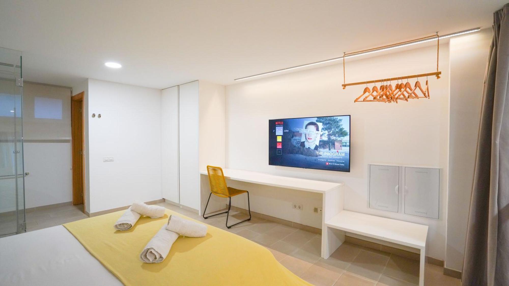 Oceanside Luxury Loft - Fast Wi-fi - Workstations *