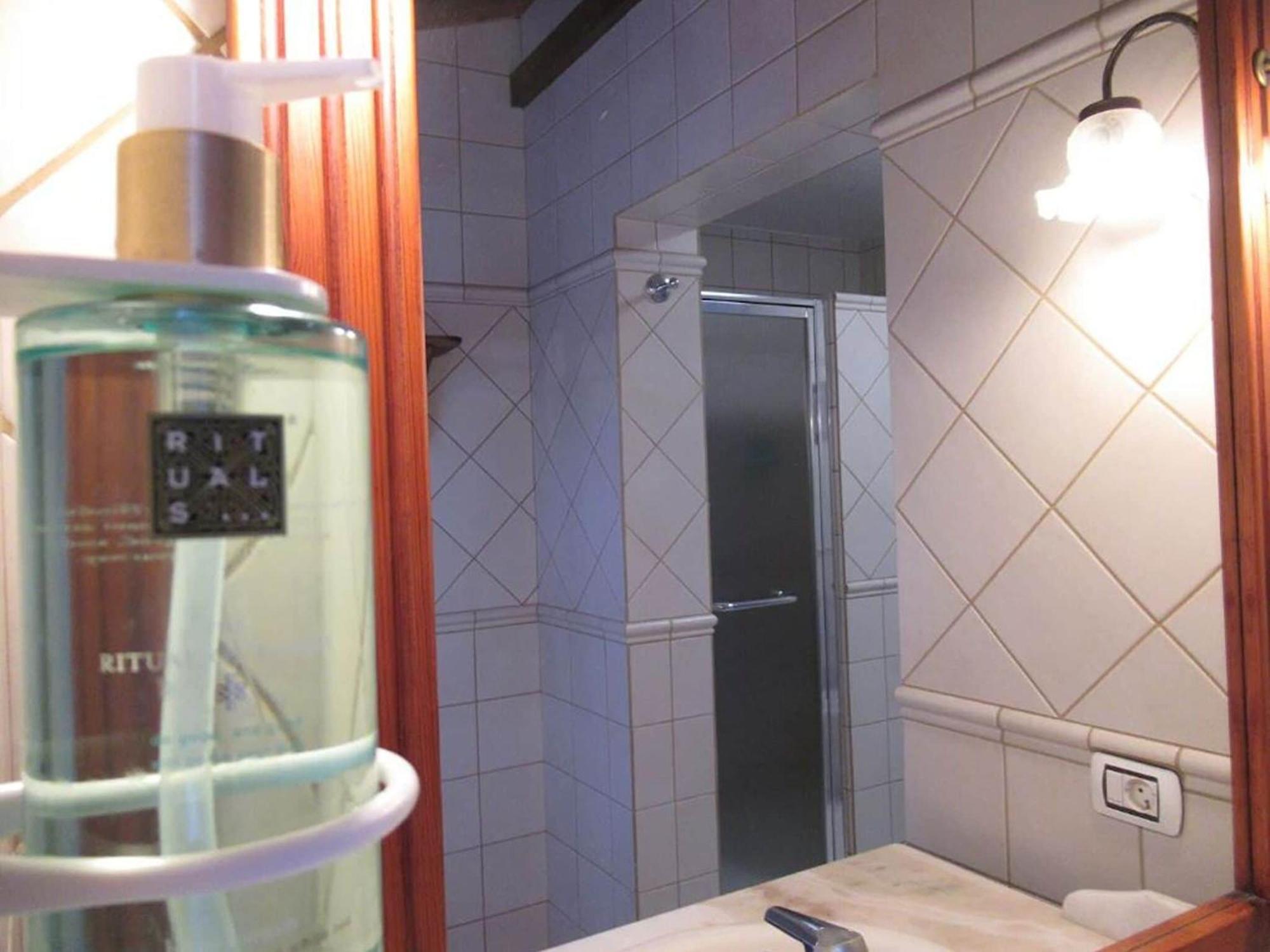 Villa With Pool And Private Access To The *