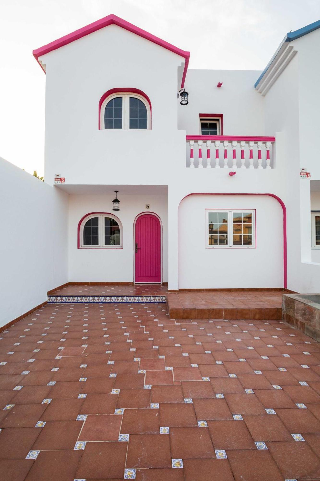 Galera Boutique Art With Private Pools, Free Wifi & Bbq, By Amazzzing Travel Villa