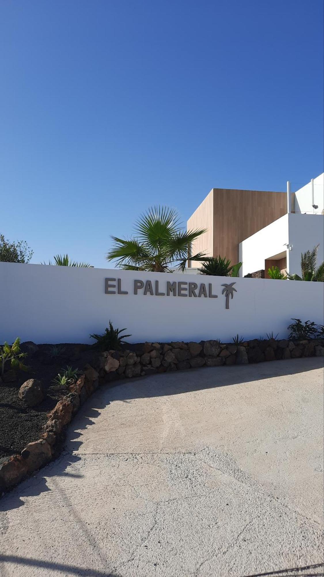 El Palmeral - House With Pool In *