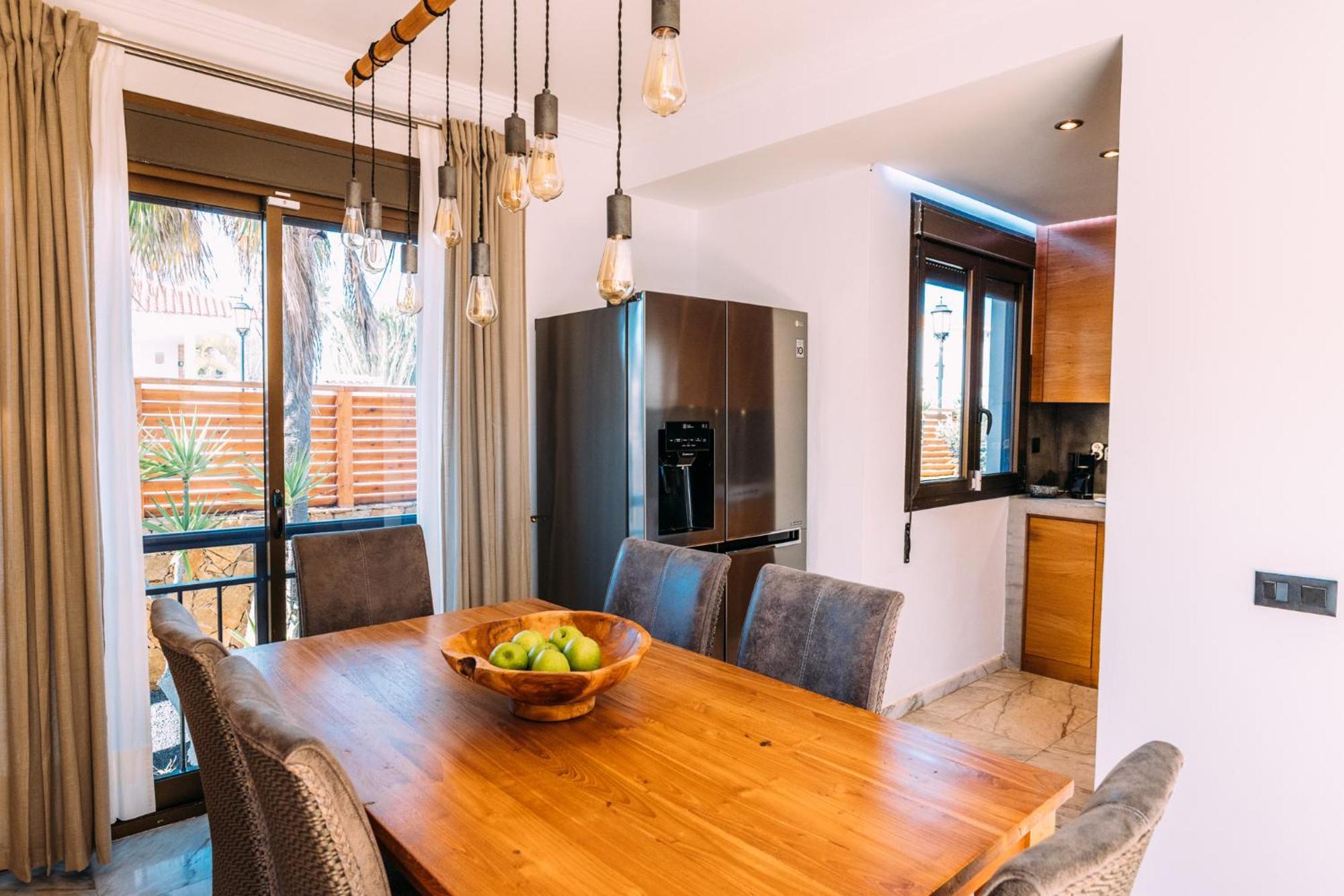 Paradise House: Piscina Privada, Playa 100m Villa