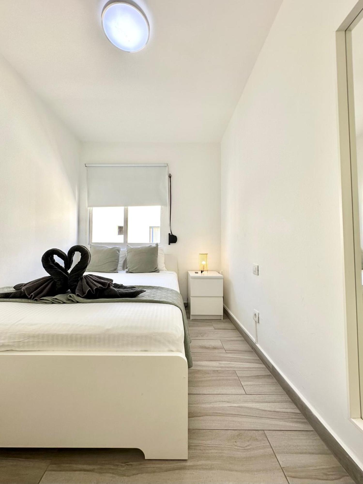 Mango Sorbet Super Central, 3 Desks, High Speed Internet, 3 Bedrooms And 2 Bathrooms Corralejo