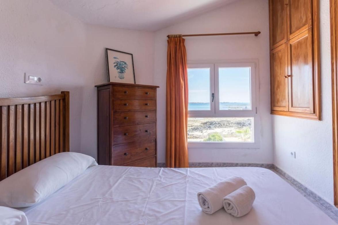 Beachfront Remos With Lobos Island View, Private Pool, Wifi & Bbq By Amazzzing Travel Villa