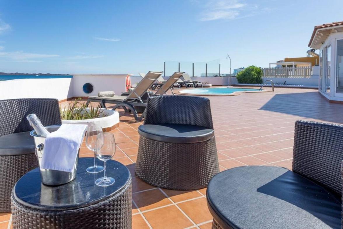 Beachfront Remos With Lobos Island View, Private Pool, Wifi & Bbq By Amazzzing Travel *