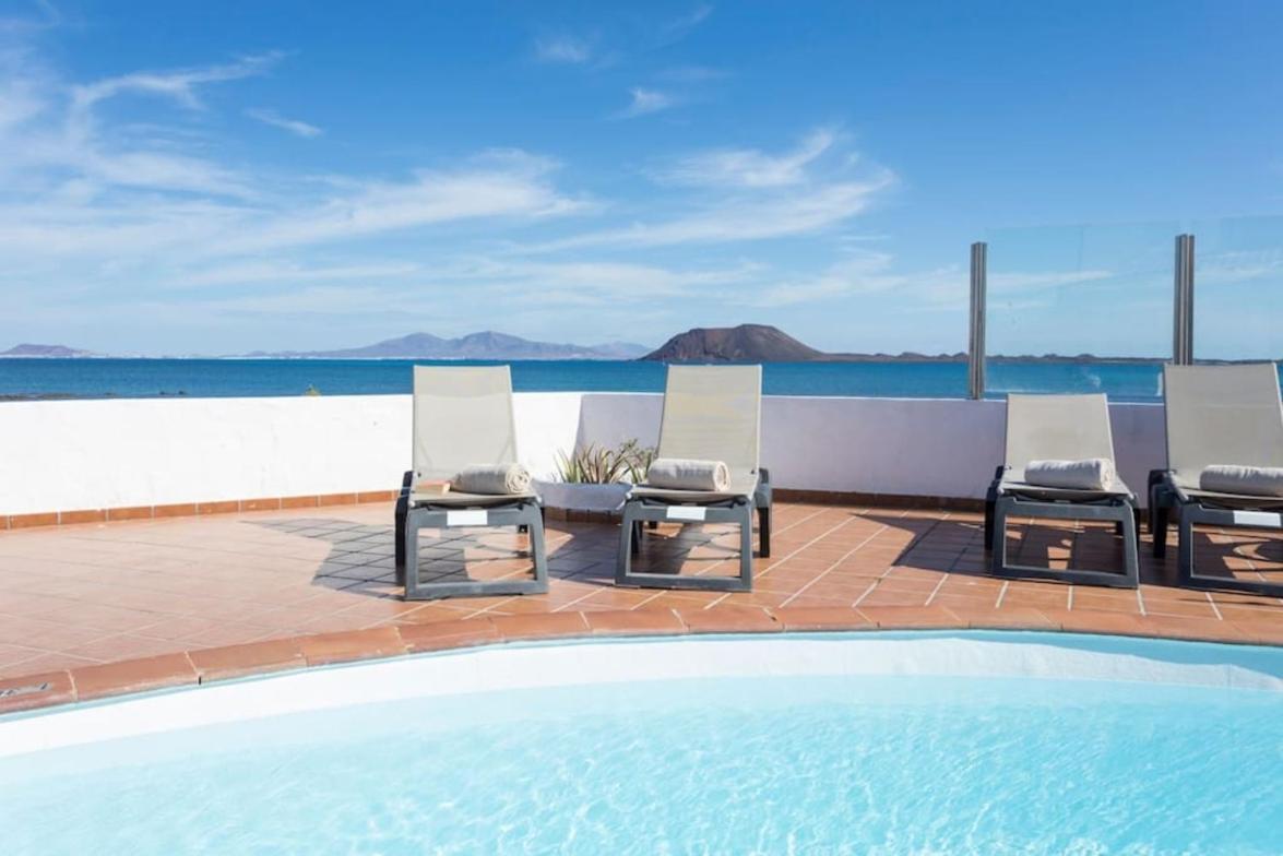 Beachfront Remos With Lobos Island View, Private Pool, Wifi & Bbq By Amazzzing Travel Villa Corralejo