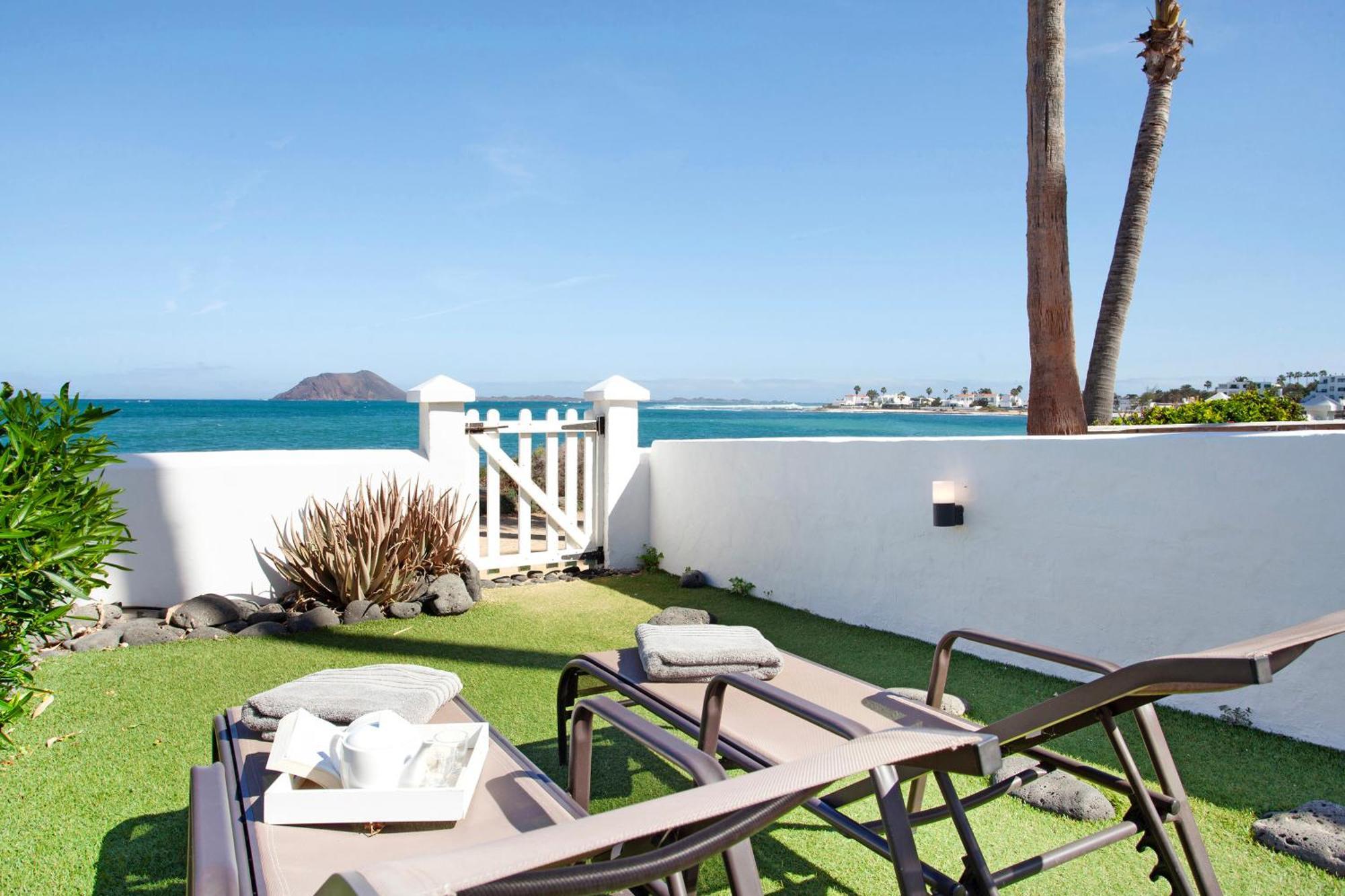 Luxury Oceanfront Villa *