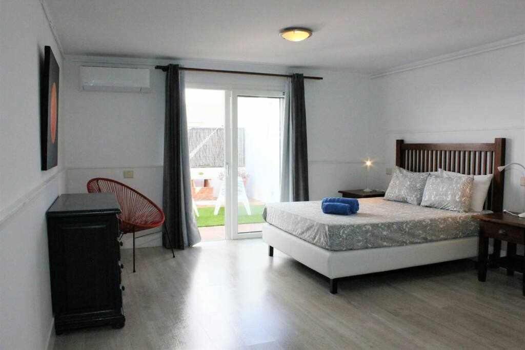 Blue Breeze House With Pool Facing Sea Vakantiehuis *