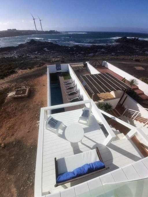 Blue Breeze House With Pool Facing Sea *