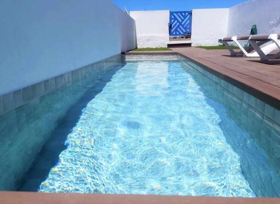 Vakantiehuis Blue Breeze House With Pool Facing Sea