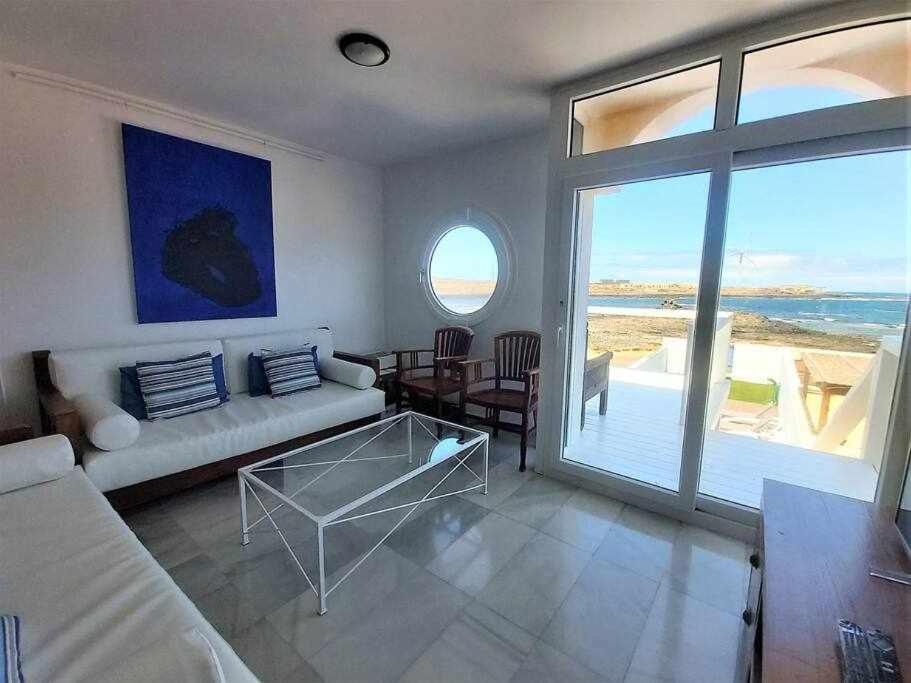 Blue Breeze House With Pool Facing Sea Corralejo