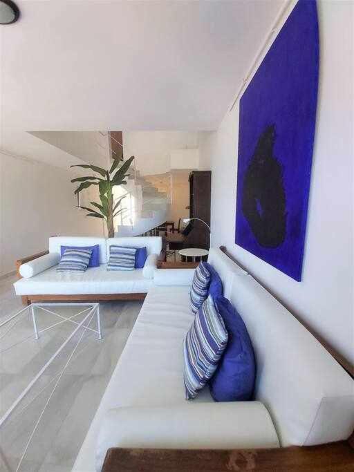 Vakantiehuis Blue Breeze House With Pool Facing Sea